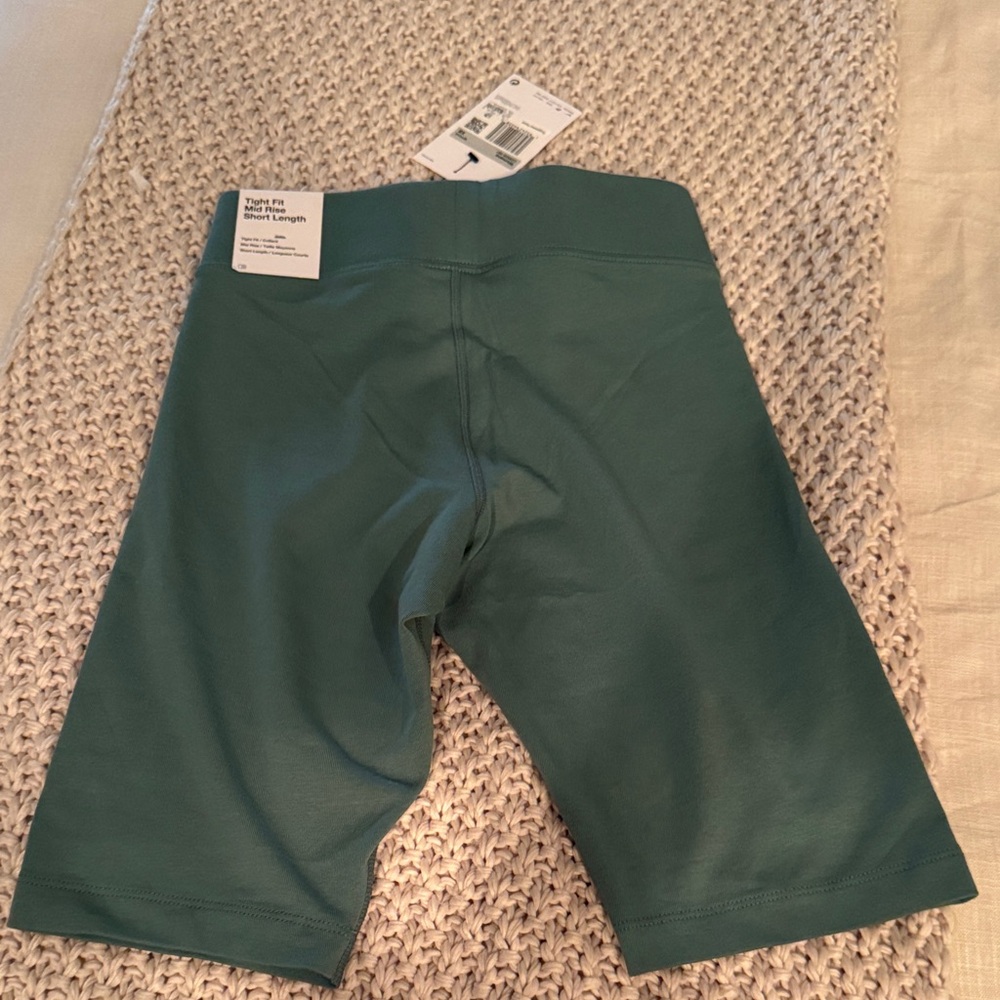 Nike Mid Rise Shorts - Picture 2 of 4